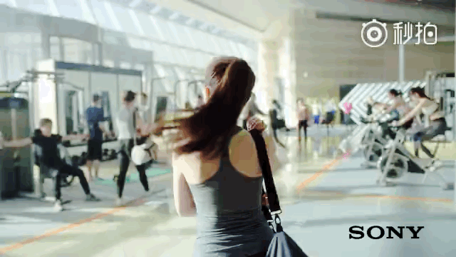 迪丽热巴／索尼耳机广告动图
