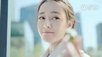 迪丽热巴／索尼耳机广告动图