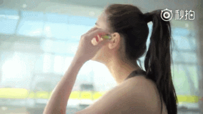 迪丽热巴／索尼耳机广告动图