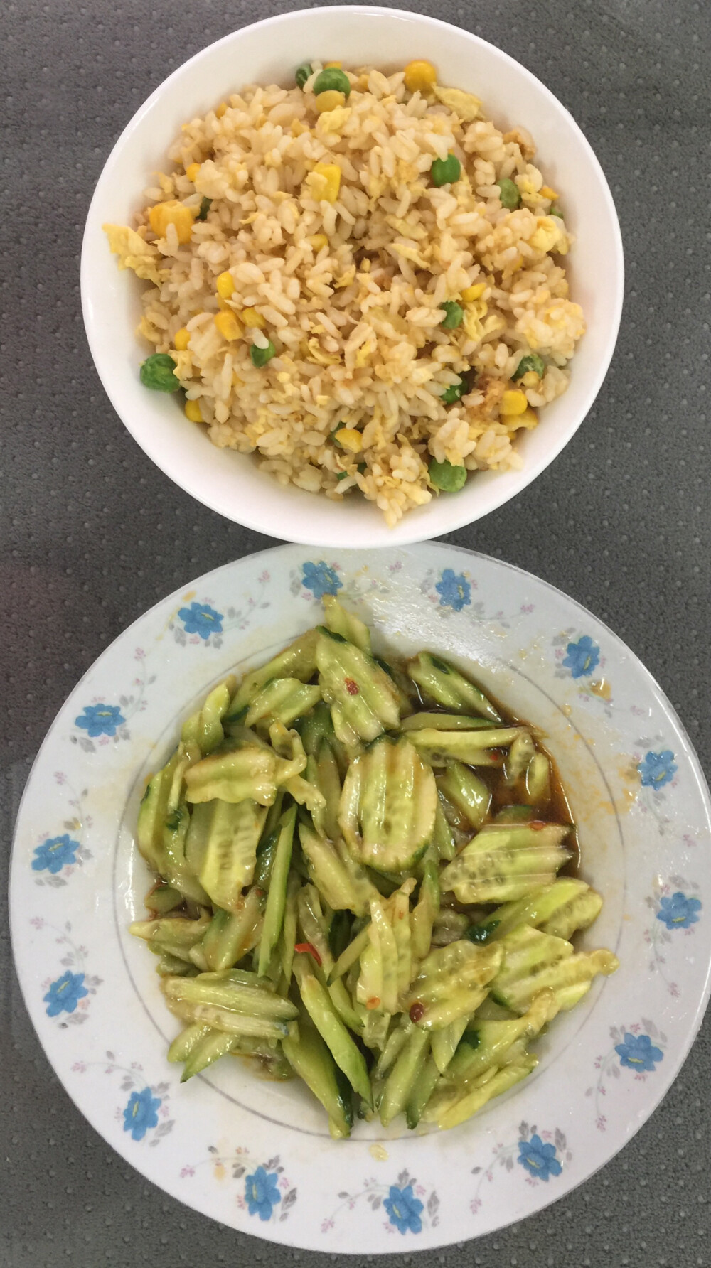 5月17日，玉米青豆鸡蛋葱油炒饭、酸辣黄瓜