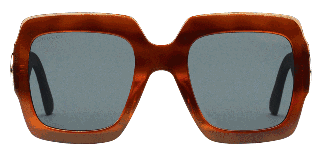 以凸显个人风格叠加出层次感，神秘玳瑁方框太阳眼镜搭配经典红蓝Web条纹镜架，带上皇蜂包同色系手提包，展开一场轻松旅程。