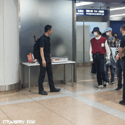 哥哥弟弟一起走花路
