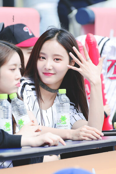 momoland 妍雨
180505 蚕室 LG vs 斗山8P
Cr.[AG960801] ???