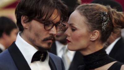 爱是最强大也是最脆弱的。
Johnny Depp ＆ Vanessa Paradis