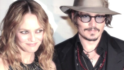 爱是最强大也是最脆弱的。
Johnny Depp ＆ Vanessa Paradis