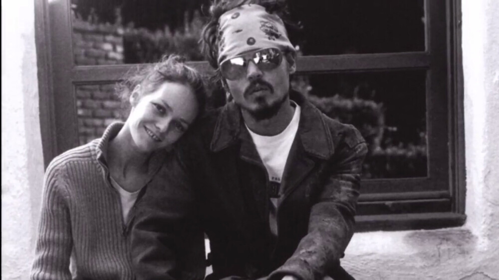 爱是最强大也是最脆弱的。
Johnny Depp ＆ Vanessa Paradis