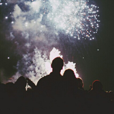 把青春献给身后那座辉煌の都市
把爱情留给我身边最真心の姑娘