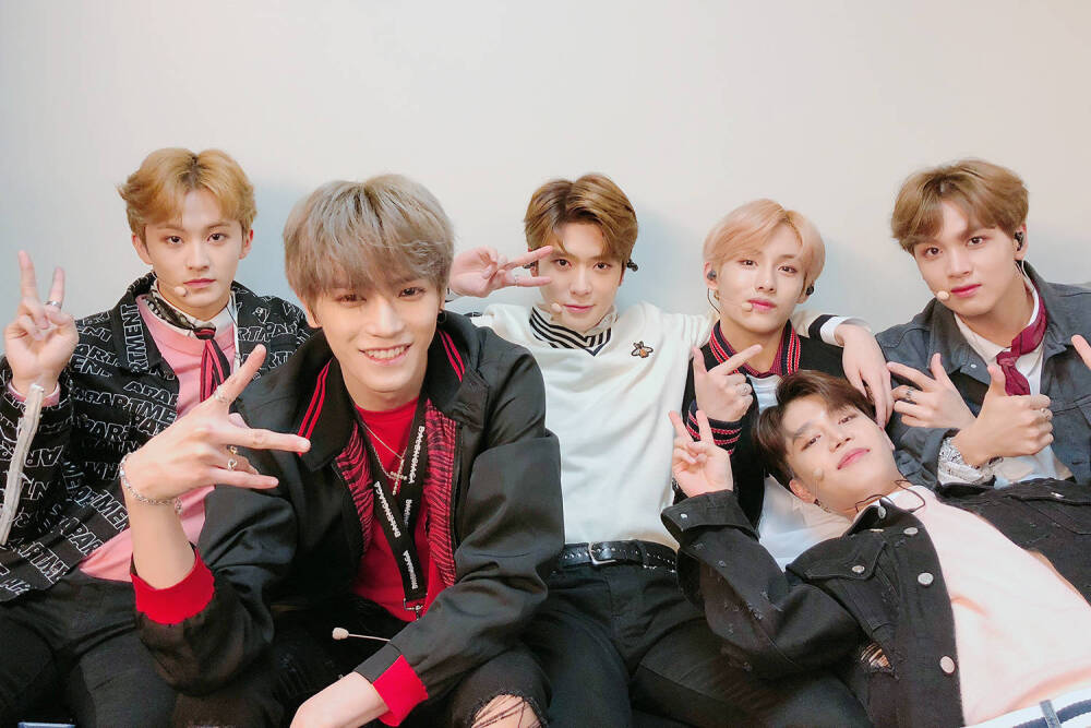 NCT 2018
文泰一Taeil 徐英浩Johhny 李泰容Taeyong 中本悠太Yuta 钱锟Kun 金道英Doyoung 李永钦Ten 郑在玹Jaehyun 董思成Winwin 金廷祐Jungwoo 黄旭熙Lucas 李马克Mark 黄仁俊Renjun 李帝努Jeno 李东赫Haechan 罗渽民Jaemin 钟辰乐Chenle 朴志晟Jisung