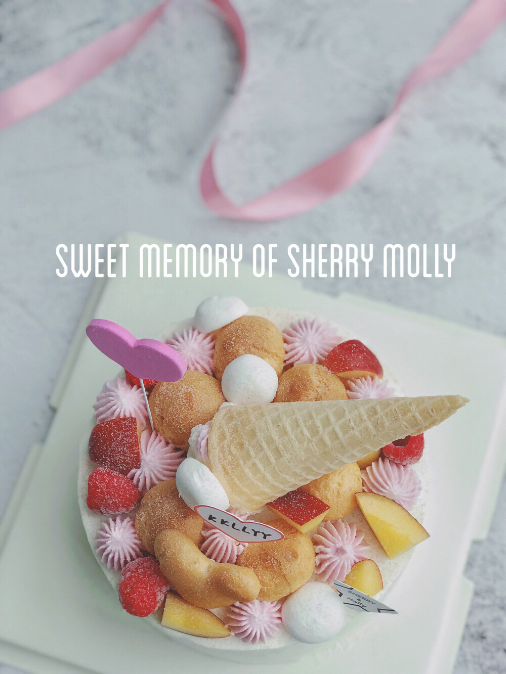 #SHERRY Molly家の下午茶#—『抹茶cake』值得来点仪式感的日子 搭一只好吃的cake～食物不会太贵 它们贵在的是送的人的心意 和收礼物的人之间的爱意～
足够爱的时候 送什么都是好哒～❤️