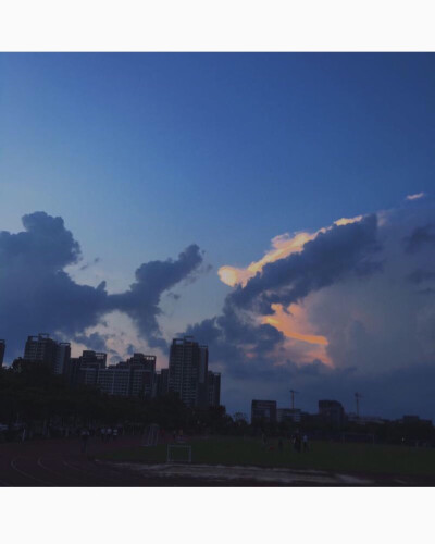 偷偷盗一张陌生人的天空