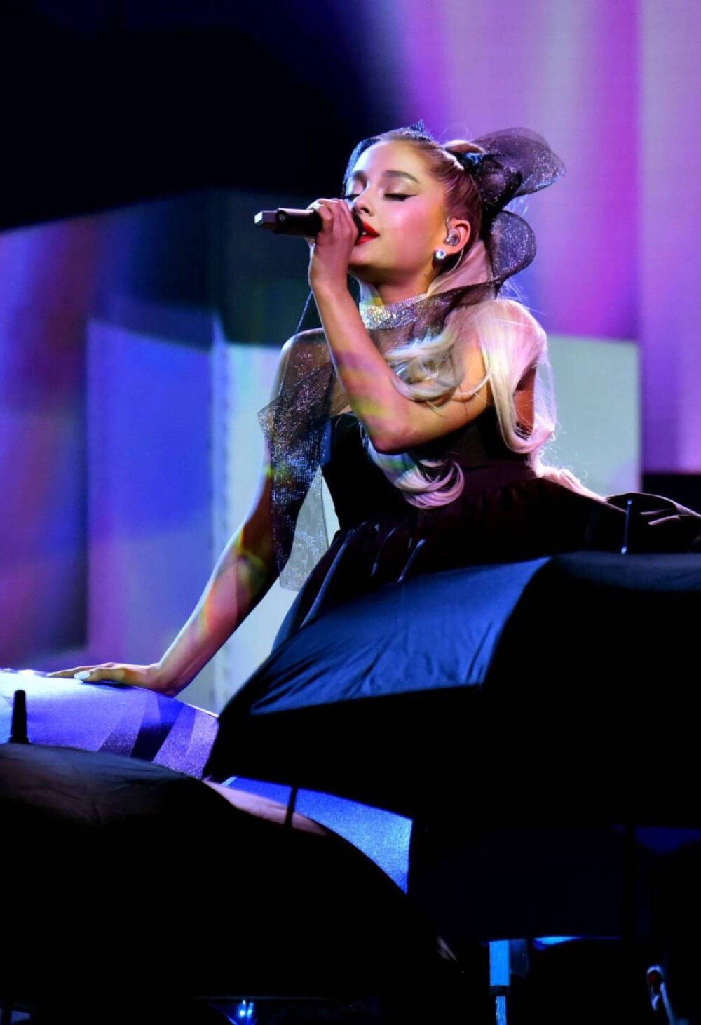 Billboard官网评选出今年公告牌音乐奖最佳演出Top10 #ArianaGrande#
A妹ArianaGrande开场表演"No Tears Left To Cry"成为今年公告牌音乐奖第二最佳演出 ​​