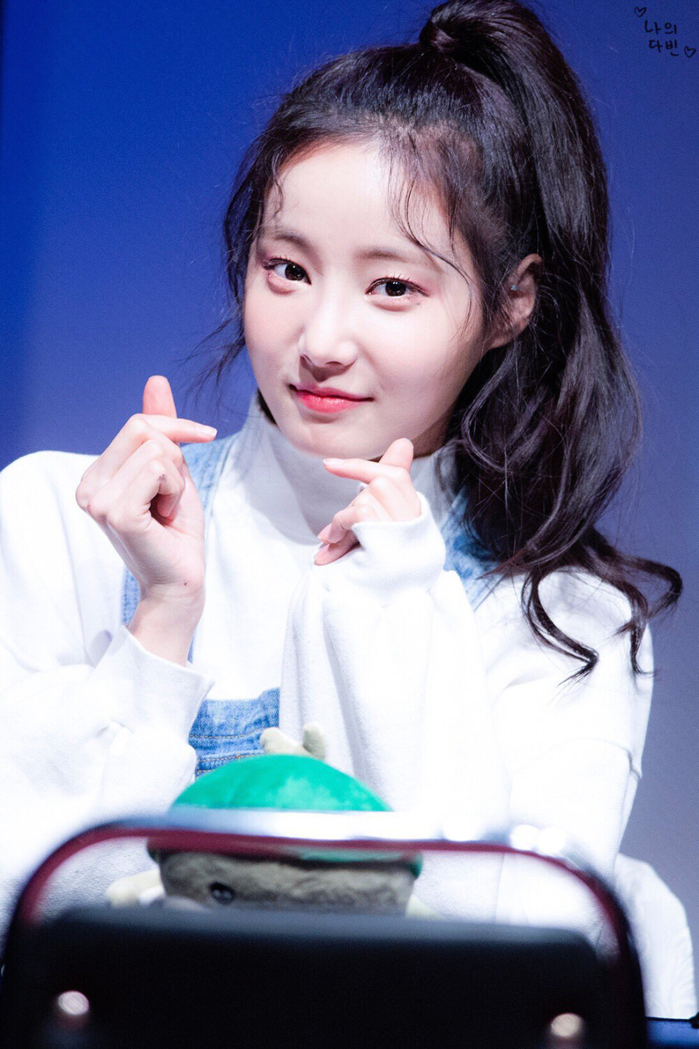 momoland 妍雨
180224 新村签售
Cr.[960801_com]