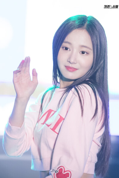 momoland 妍雨
180322 圆光大学新生欢迎会庆祝公演3P
Cr.[Crystal_Photo_]