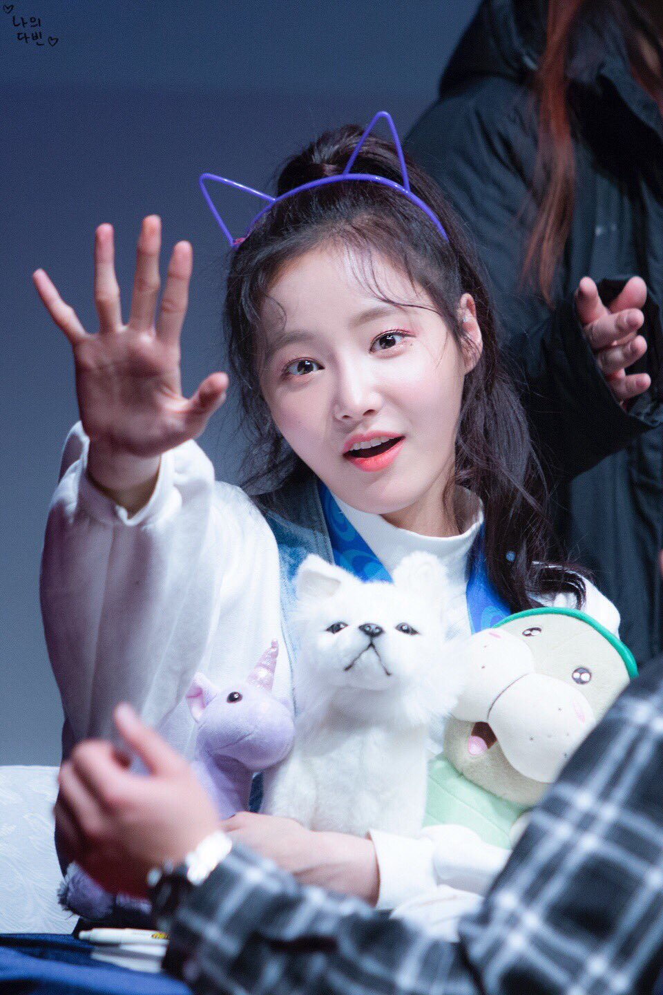 momoland 妍雨
180224 新村签售
Cr.[960801_com]