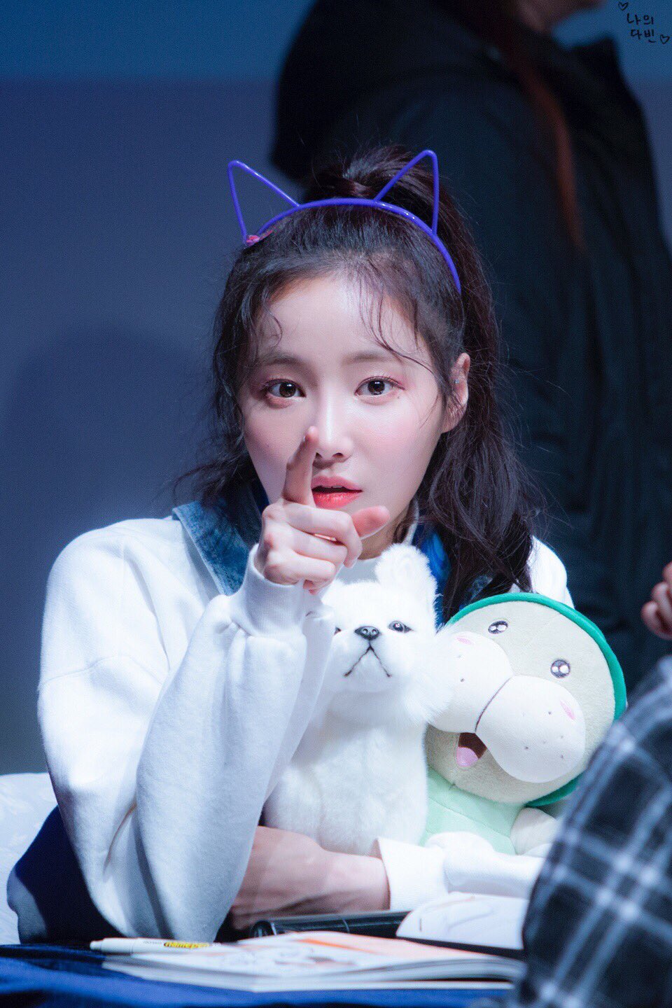 momoland 妍雨
180224 新村签售
Cr.[960801_com]