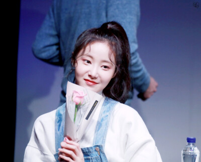 momoland 妍雨
180224 新村签售
Cr.[JooELove1]