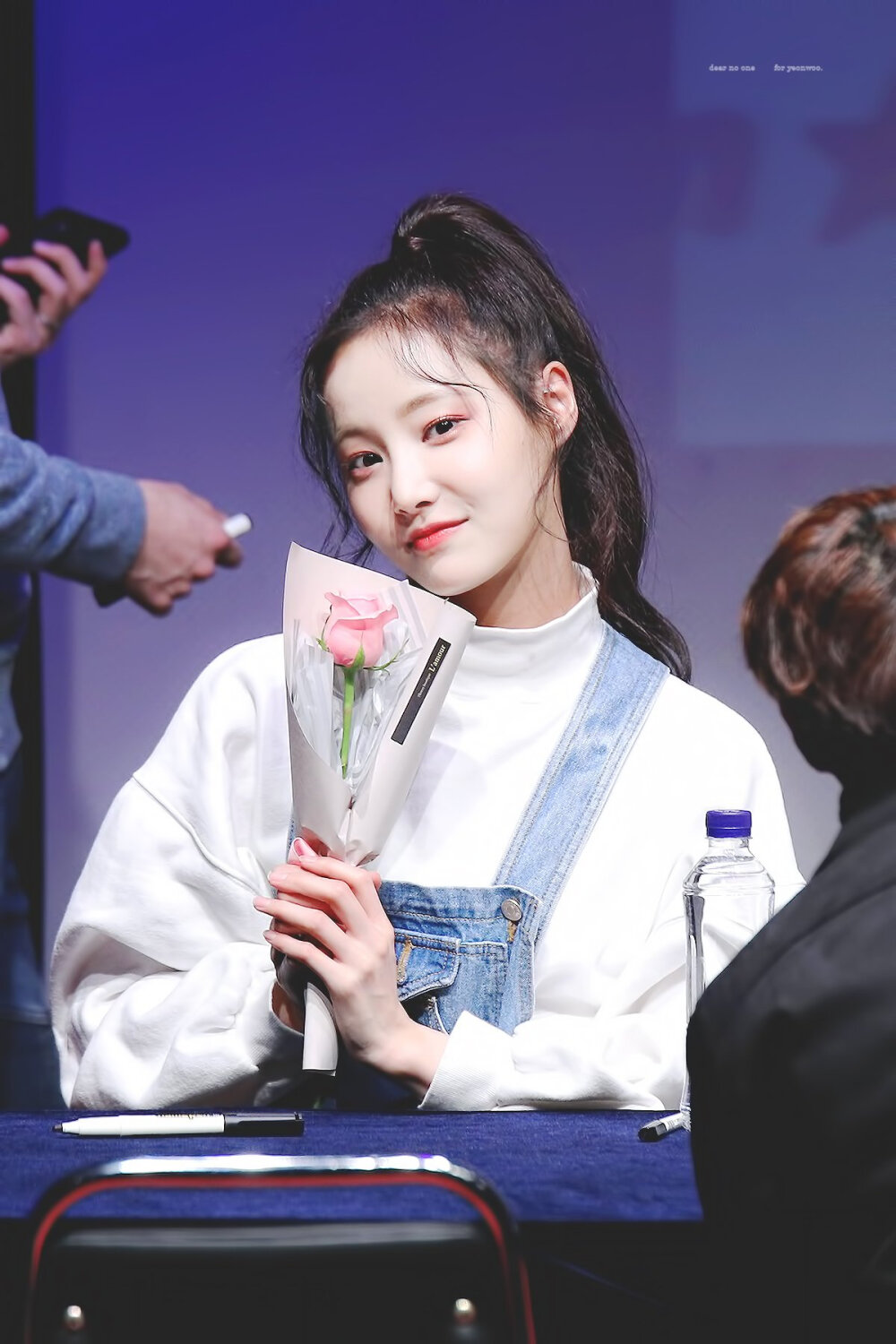 momoland 妍雨
180224 新村签售
Cr.[SunlightSword]