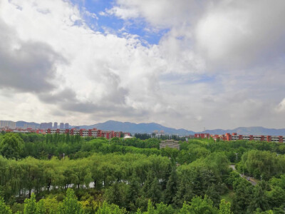 雨后的学校