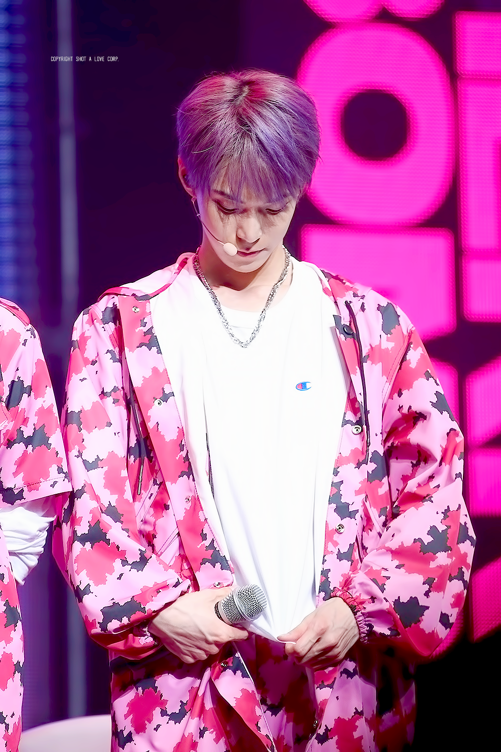 舞台饭拍nct金道英紫发迷彩服