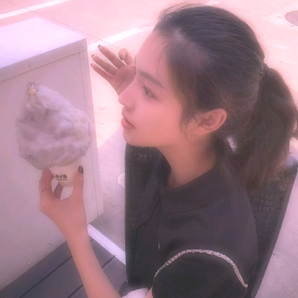 粉色牛奶糖女生头像