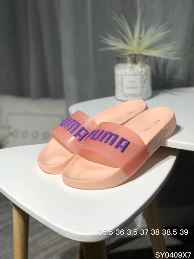 $ 230 ▲PUMA leadcat sw suede 彪马时尚休闲拖鞋
size 35.5-39
感觉美丽的仙女需要一双舒适的拖鞋呢！
有意者私聊哦