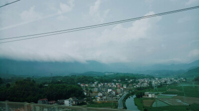 阴雨天气。