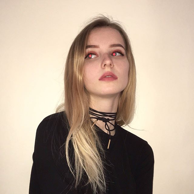 europeanandamericanfemaleheadportrait