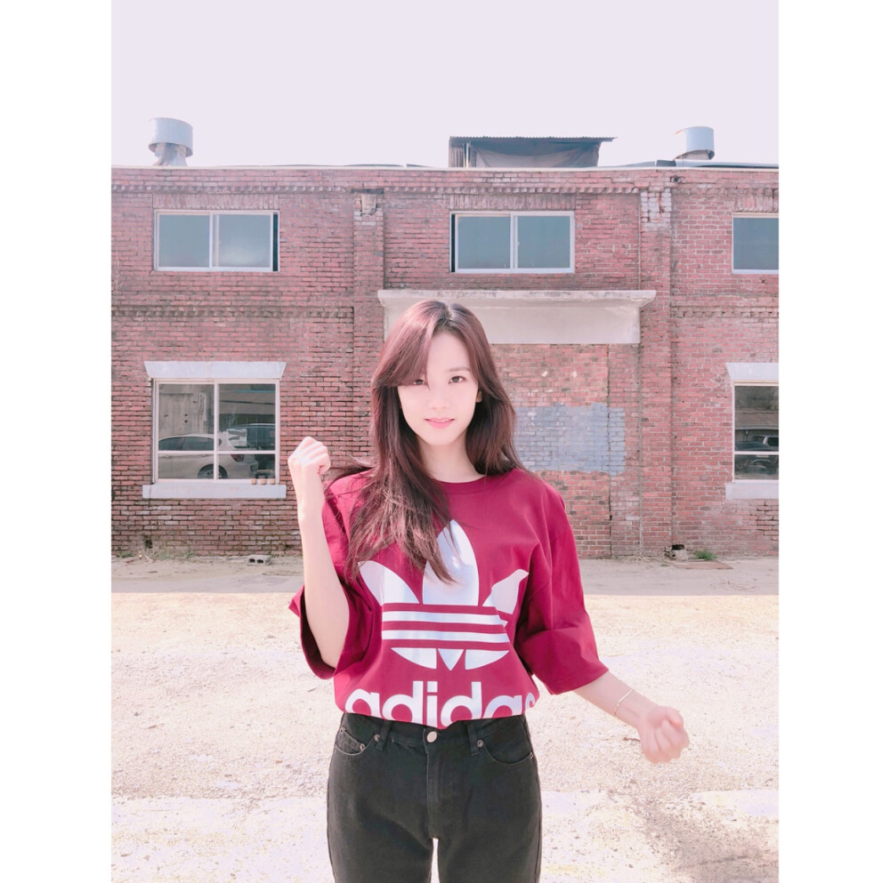 adidas 金智秀 jisoo 一套 ins自截 拿图点赞