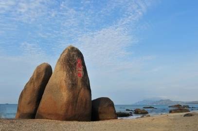 【最灵验的十大许愿地】1、杭州灵隐寺；2、普陀山；3、厦门鼓浪屿；4、无锡灵山大佛；5、北京雍和宫；6、苏州摩天轮；7、上海环球金融中心；8、三亚天涯海角；9、四川峨眉山；10、北海银滩。还等什么！带着心爱的TA一起去吧~ ​