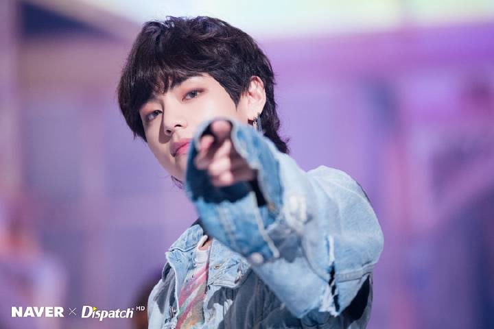 【180519】Naver×Dispatch 更新V相关（转载请注明原出处）
P1 "这场面是电影中的一幕"
P2 "全身都是Charisma"
P3 "Billboard也陷入其中"
P4 "世界第一美男"
P5 "令人窒息的Visual"
P6 "颜值爆表"
P7 "氛围说明了一切"
P8 "女.心.盗.窃.者"
P9 "今天也是 Vmazing(V-amazing)"