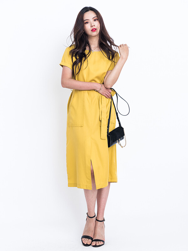 夏天里最亮眼的黄色，包臀的连衣裙也能很休闲