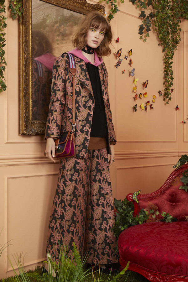 意大利时尚品牌 ETRO 2019 早春度假系列LookBook 设计师在本季呈现依旧烂漫的佩斯利“腰果”花纹～