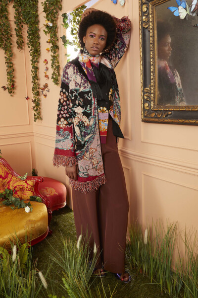 意大利时尚品牌 ETRO 2019 早春度假系列LookBook 设计师在本季呈现依旧烂漫的佩斯利“腰果”花纹～