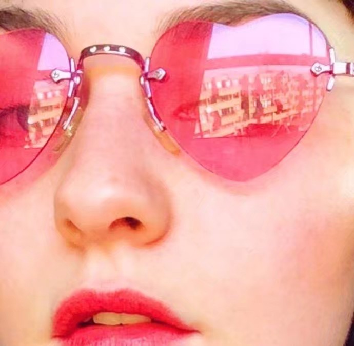 背景图
你今天的妆很美