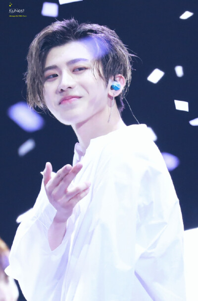愿你幸福无忧
cr：KuNest0802_蔡徐坤