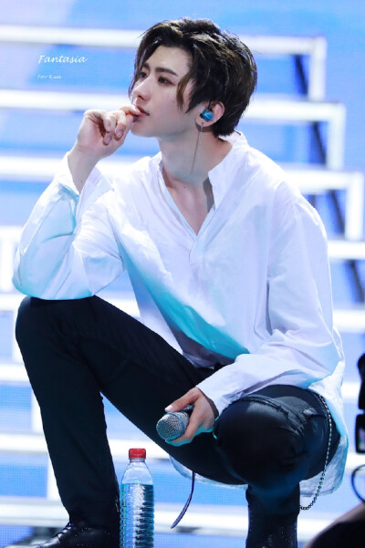 坤坤，你喝个水，要这样吗？
cr：Fantasia_802
