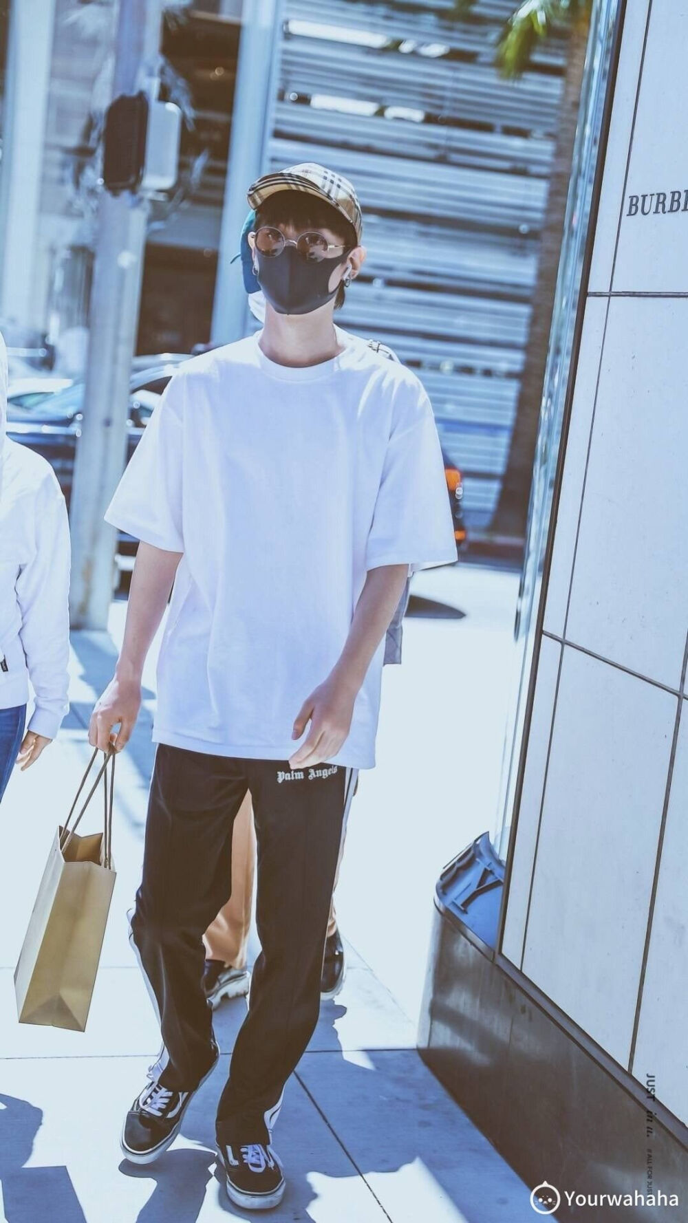 黄明昊justin