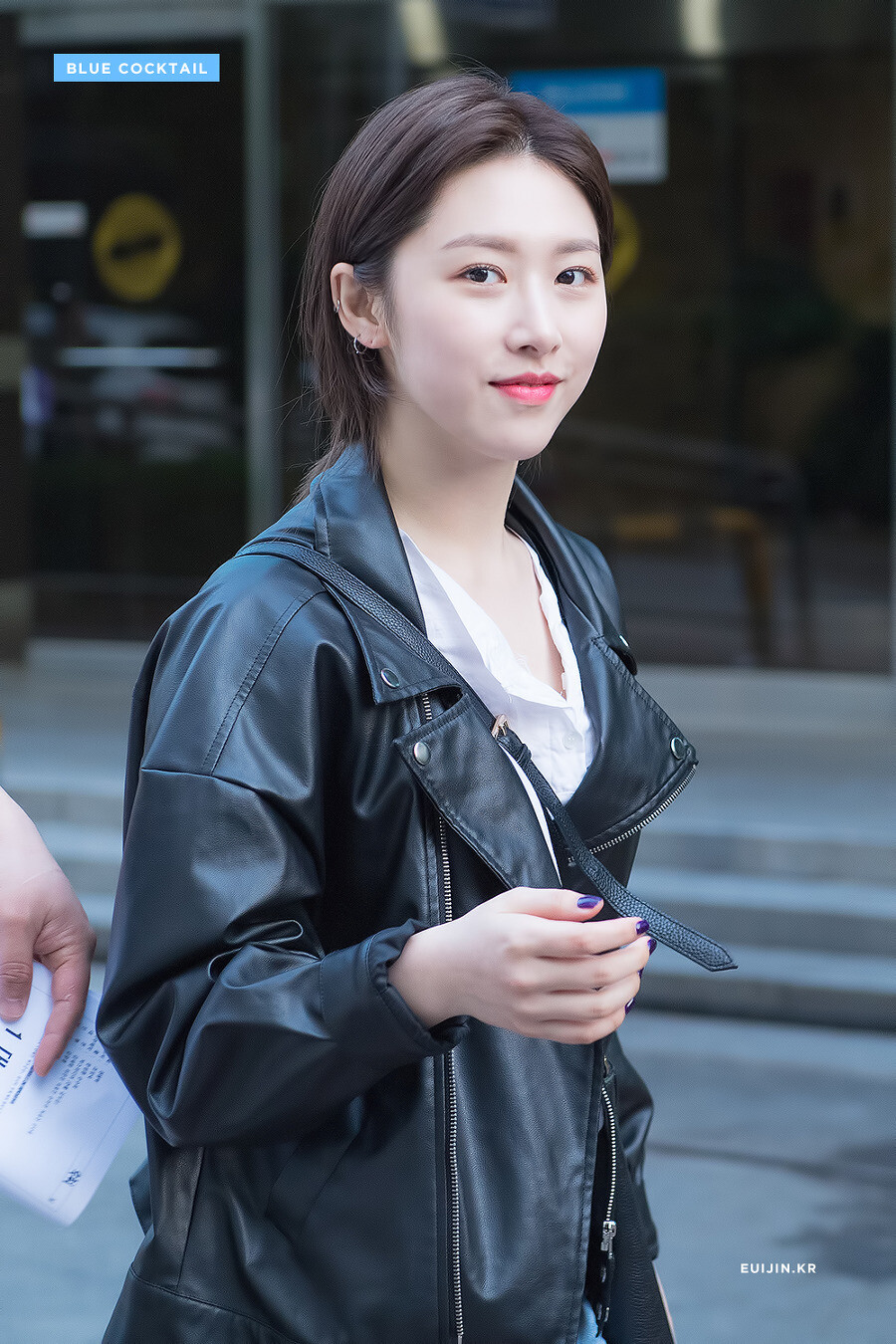 洪宜珍
180513 上班饭拍
cr.euijin.kr ​​​