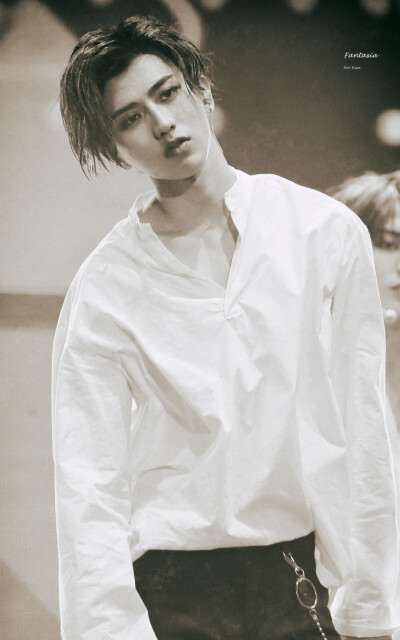 为这个男孩聚焦幸运的视角
cr：Fantasia_802