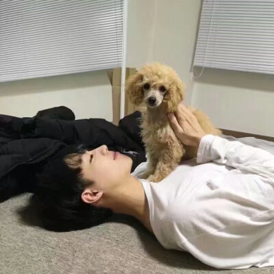 Recent days
最近的日子
Make yourself a bitter Chinese medicine.
把自己熬成一味苦口的中药
Very bitter very cool.
很苦很酷