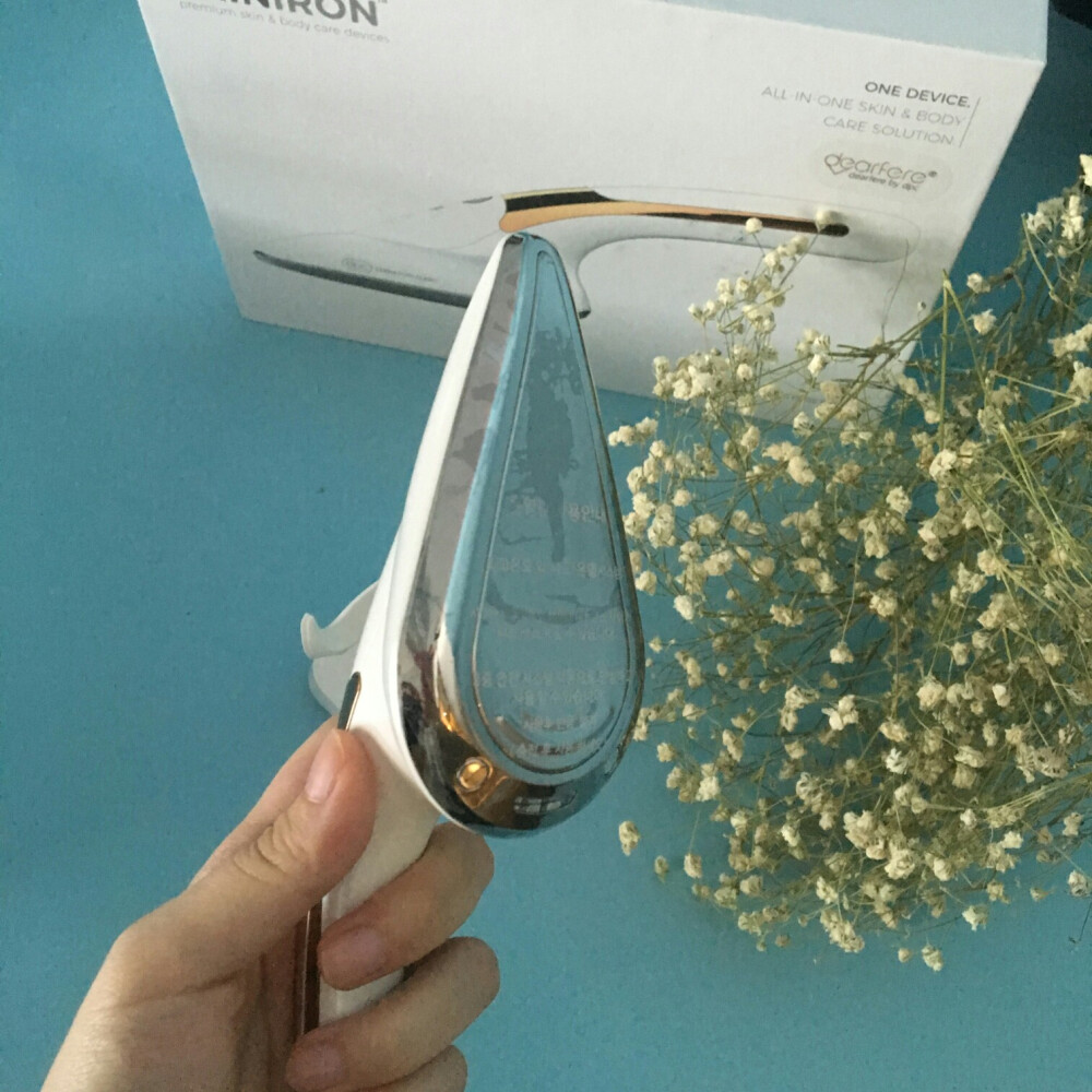 一组dpc skin iron(肌肤熨斗)开箱照，据说是最好用的微电流美容仪