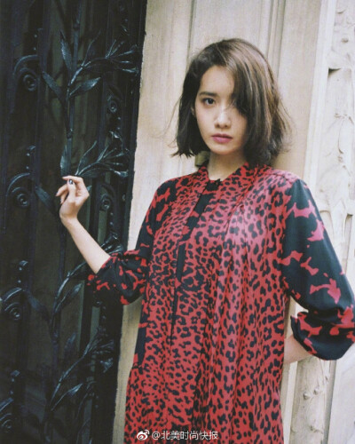 【圈内闻】允儿在巴黎！ 作为韩国《Harper's Bazaar》6月刊封面人物，这次她还和「SHINee」珉豪在巴黎拍摄画报，可以说是非常养眼了。有迷妹么？ ​​​​