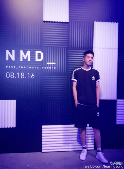 很荣幸参加AdidasOriginals NMD新品发布活动，感谢@adidasoriginals ，爱你哦
2016-8-16 22:18