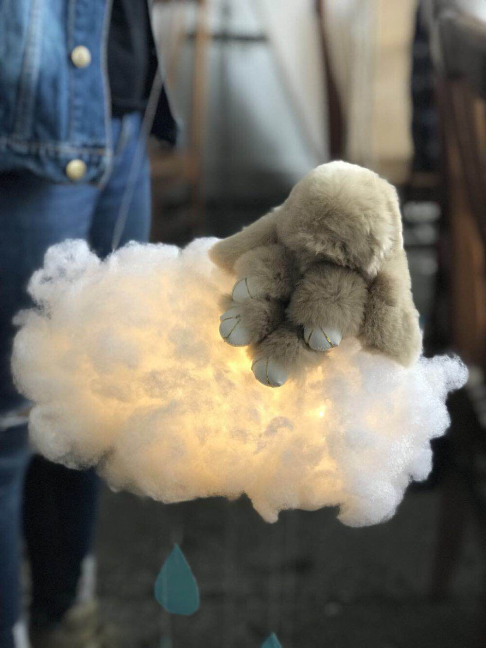 希望每次晚归的时候，都有一朵暖暖的云在等你。