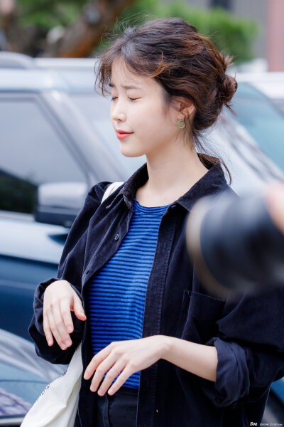 IU