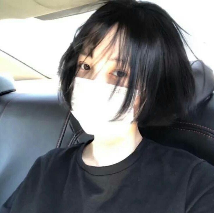 这里二栗⭐⭐真人头像
