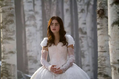 Mirror Mirror———Lily Collins