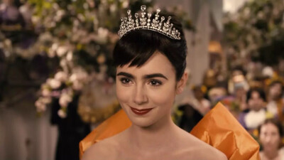 Mirror Mirror———Lily Collins