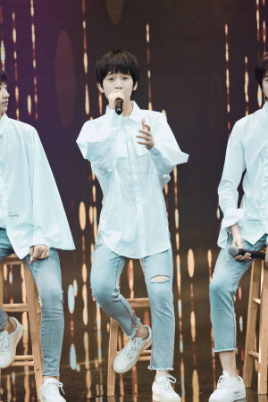 银河系最强王者展逸文