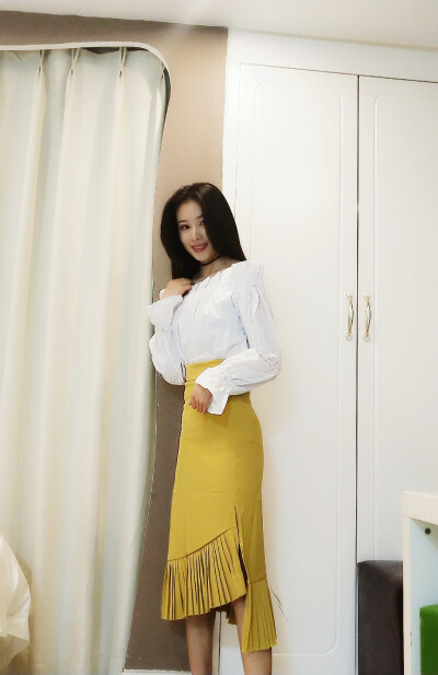 柠檬黄 颜色简单 款式大气 ♡